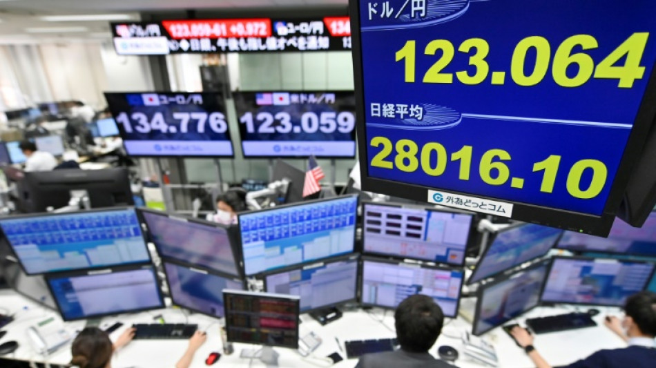 Asian markets fall further and oil extends steep losses