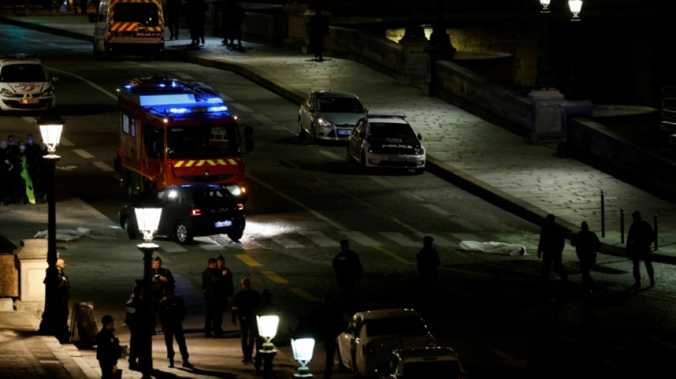 Policías matan a dos personas en vehículo que intentó embestirlos en París