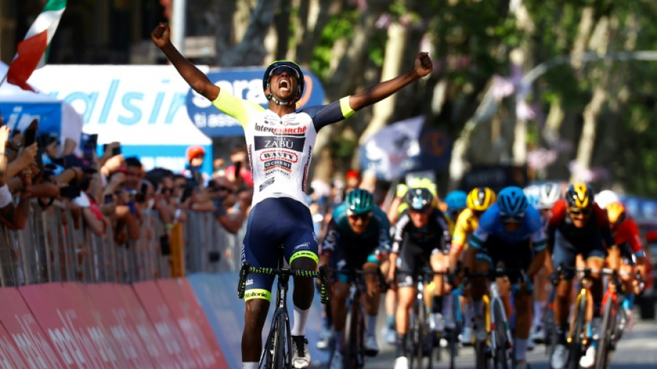 Tour d'Italie: l'Erythréen Girmay dans l'histoire puis à l'hôpital