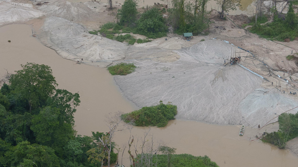 Amazzonia: Greenpeace, +6% di minatori nella Terra Yanomami