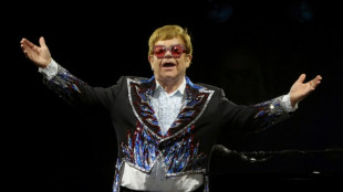 Elton John incapable de regarder sa comédie musicale en raison d'une infection oculaire