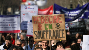 Des milliers de médecins libéraux manifestent pour un meilleur traitement