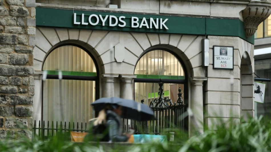 El banco Lloyds registra una caída de beneficios del 27% en el primer semestre