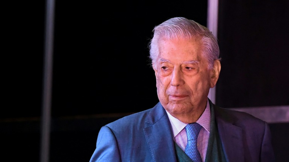 Vargas Llosa siguió escribiendo durante su hospitalización por covid