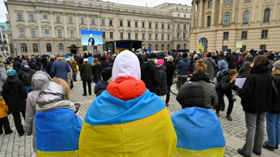 Mehr als 1000 Menschen demonstrieren in Berlin für den Frieden