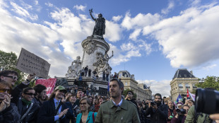 Migliaia di giovani in piazza a Parigi contro estrema destra