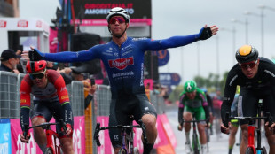 El australiano Kaden Groves gana la 5ª etapa del Giro, caída sin daños para Evenepoel