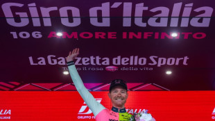 Cort Nielsen hace historia en el Giro, Thomas estrena el rosa bajo la lluvia