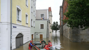 Trotz teilweise sinkender Pegelstände: Hochwasserlage bleibt angespannt