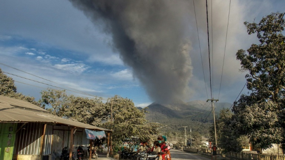 Indonesia volcano erupts again after killing nine day earlier