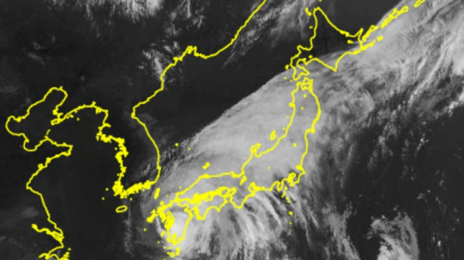 Un tifón "extremadamente" potente toca tierra en Japón