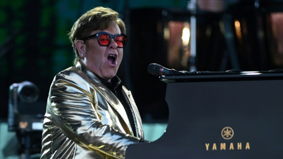 Elton John offre à Glastonbury le dernier concert britannique de sa tournée d'adieu