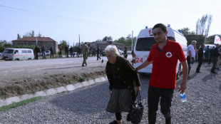 Refugiados de Nagorno-Karabakh começam a chegar à Armênia