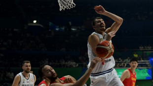 Un jugador serbio pierde un riñón por un golpe en el Mundial de baloncesto