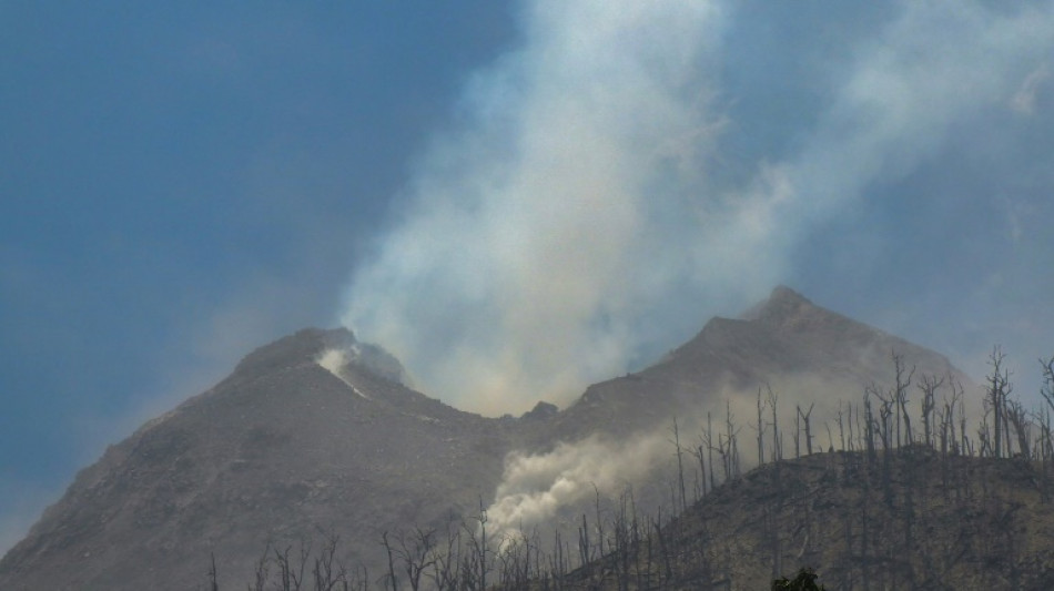 Erupção de vulcão no leste da Indonésia deixa 10 mortos