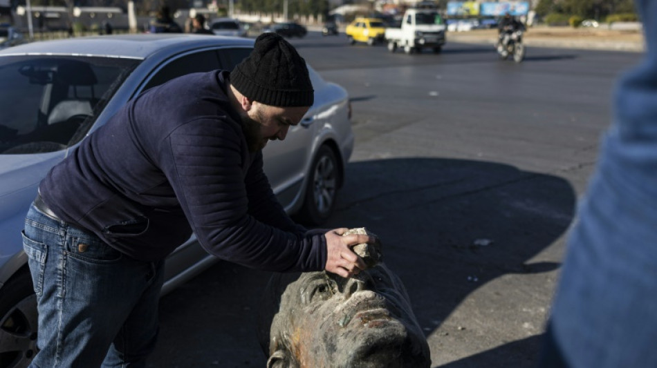 Novas autoridades da Síria tentam tranquilizar comunidade internacional