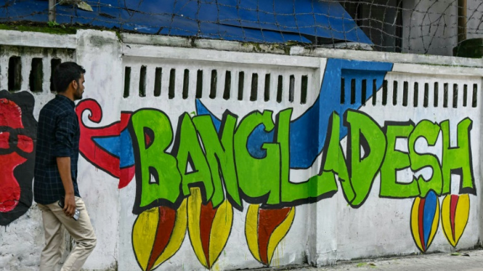 Sur les murs, les jeunes Bangladais se peignent un nouvel avenir