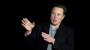 Elon Musk vende acciones de Tesla por casi 7.000 millones de dólares