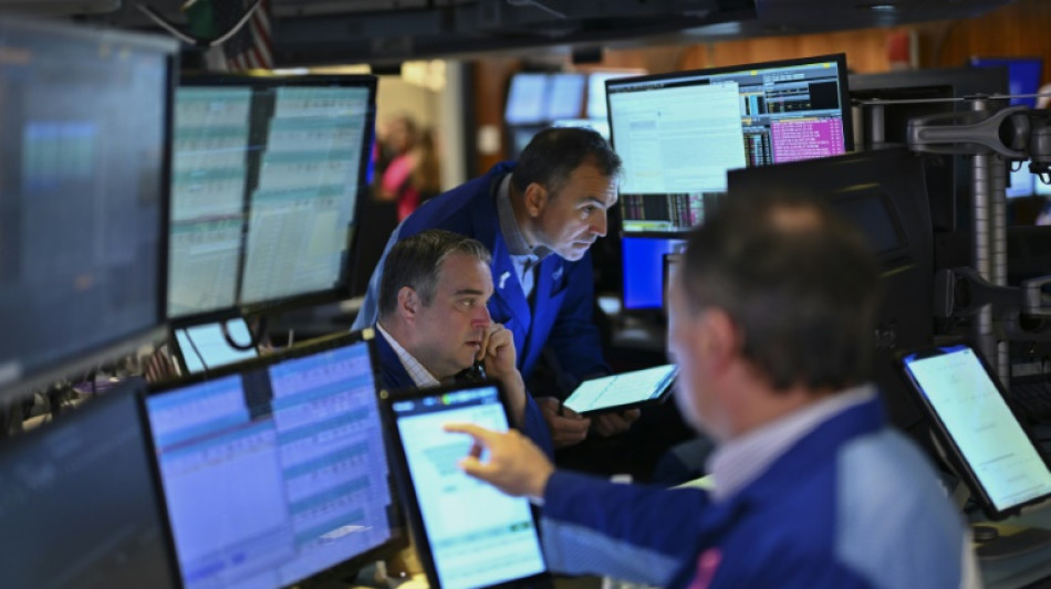 Wall Street termine dispersée, efface l'essentiel de ses pertes de la journée