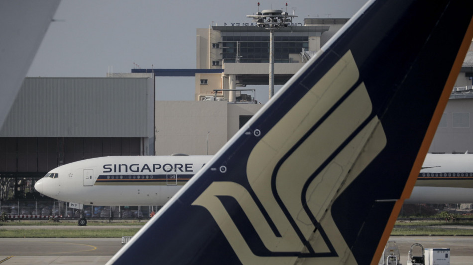 'Gravi turbolenze' su volo Singapore Airlines, un morto