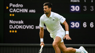 Djokovic inicia el camino al 8º Wimbledon en el regreso de los rusos al pasto londinense