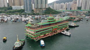 Famoso restaurante flotante deja Hong Kong tras medio siglo