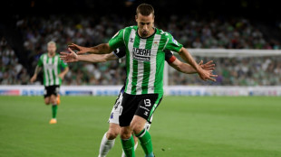 Betis y Rayados hacen oficial el traspaso de Sergio Canales al club mexicano