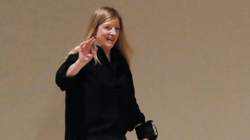 Estilista Sarah Burton deixa a casa de moda Alexander McQueen