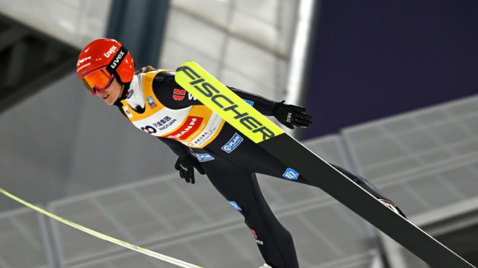 Skispringen: Schmid als Zweite in Villach weiter in Gelb