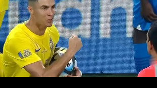 Calcio: liscia e sbaglia tap in, errore horror Cristiano Ronaldo