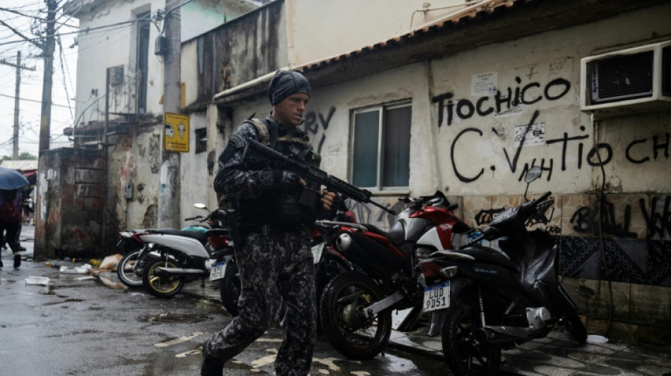 Mil policiais mobilizados em operação contra o crime organizado em favelas do Rio