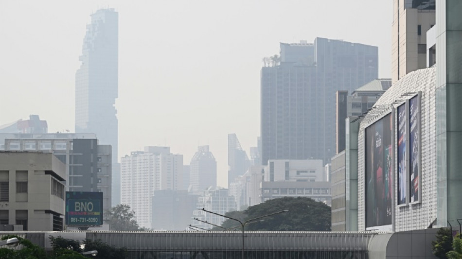 Bangkok air pollution forces 352 schools to close