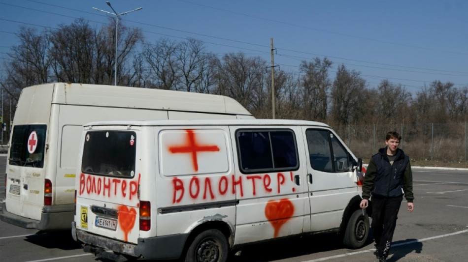 Volunteers risk lives to deliver supplies to besieged Mariupol