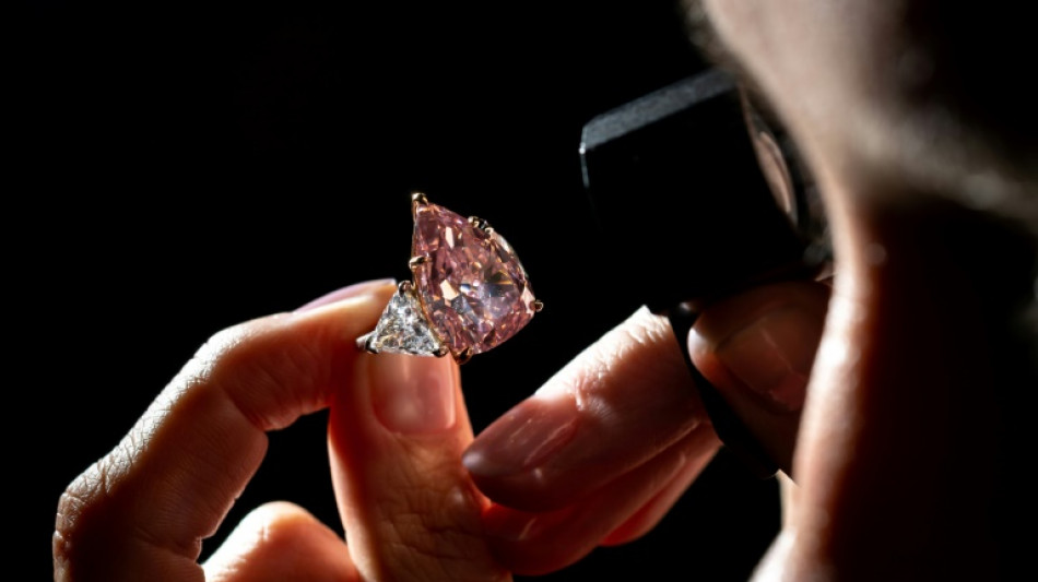 La subasta del diamante rosa "Fortune Pink" alcanza los 28,5 millones de dólares