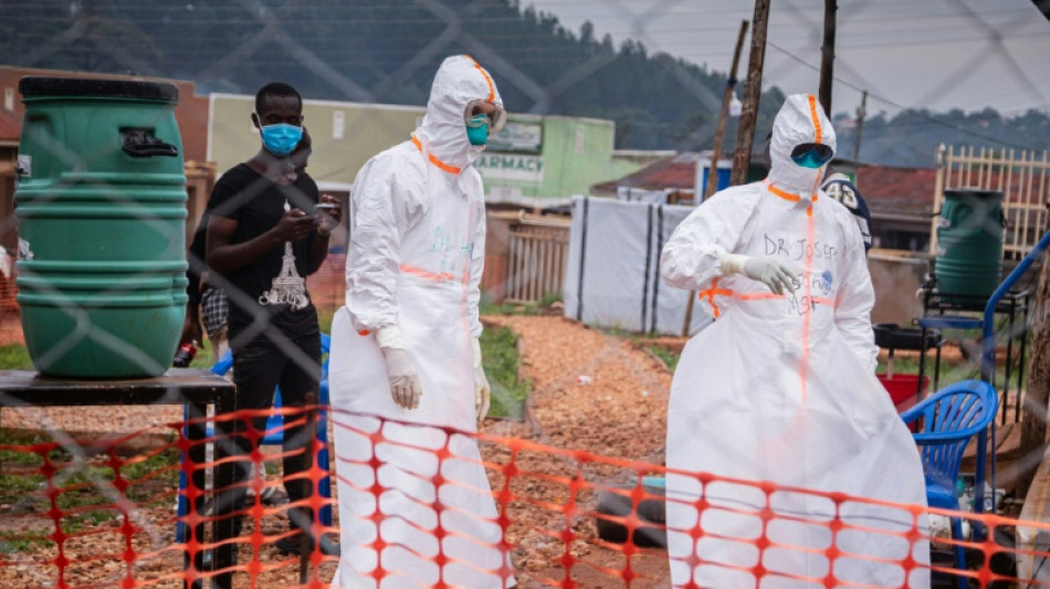 "La mort tous les jours": deuil et angoisse à l'épicentre d'Ebola en Ouganda