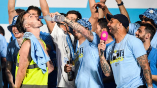 La lluvia no impide el desfile del Manchester City para celebrar la Champions