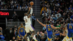 NBA: Steph Curry et LeBron James régalent pour Noël