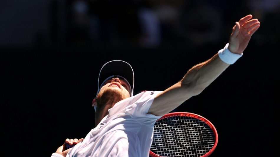 Nadal gana y pasa a la tercera vuelta en el Abierto de Australia