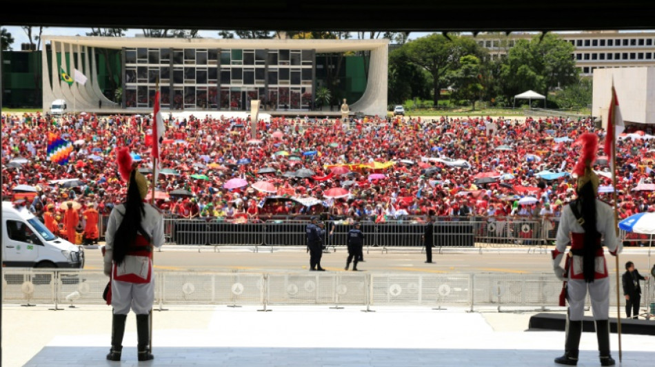 Marée rouge de partisans de Lula à Brasilia, avant son investiture