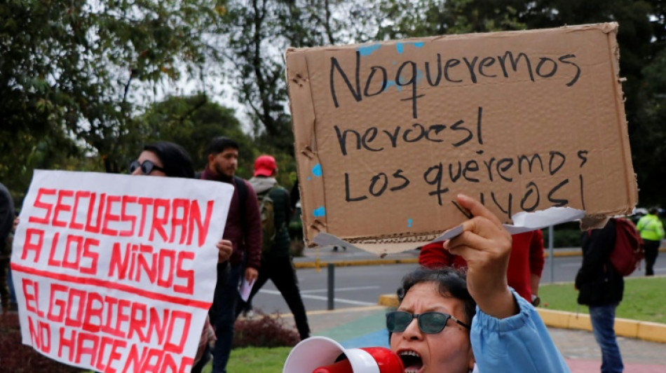 Protestan en Ecuador por la desaparición de cuatro adolescentes tras un operativo militar